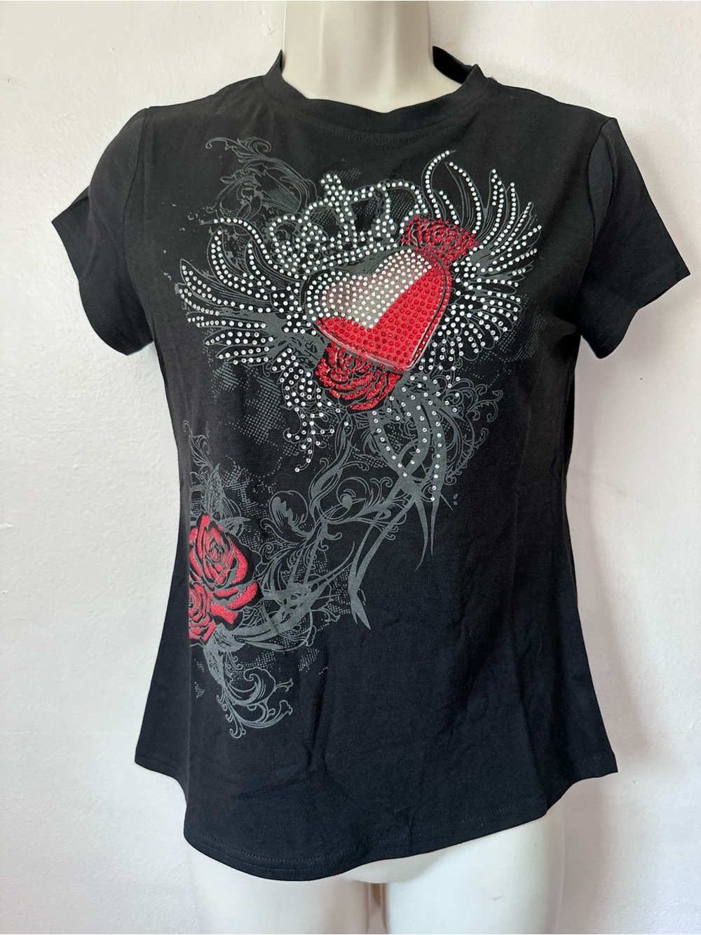 Black Women’s Graphic Tee with Red Heart and Rose